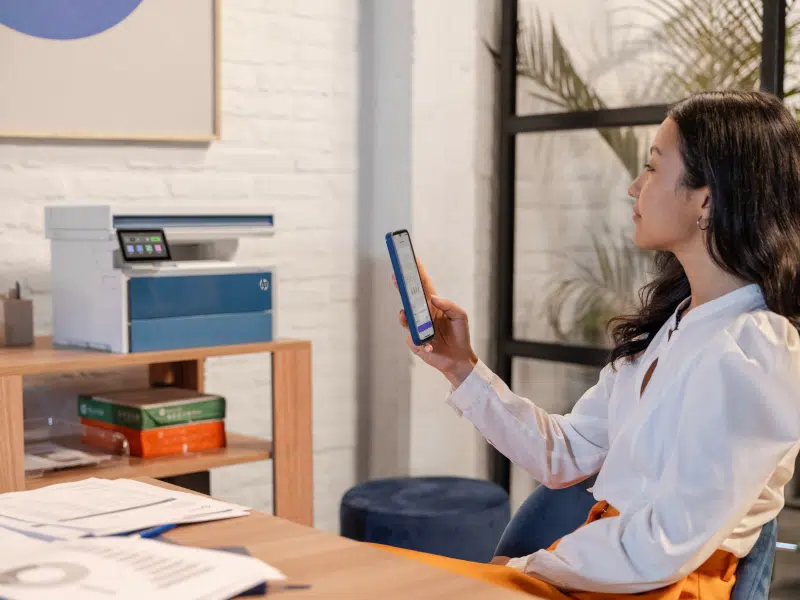 Wie Sie den Drucker im WLAN einrichten. HP OPS Flowers Lotus 2567 Printer in use
