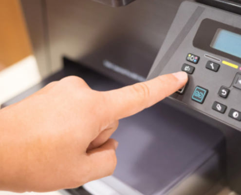 Druckaufträge können Sie am Gerät oder auf in der Warteschleife löschenlöschen