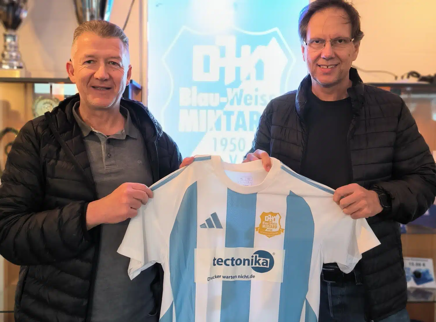Blau weiss mintard und tectonika